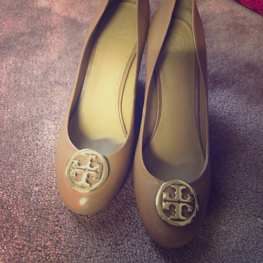 Tory Burch nude Wedge size 7